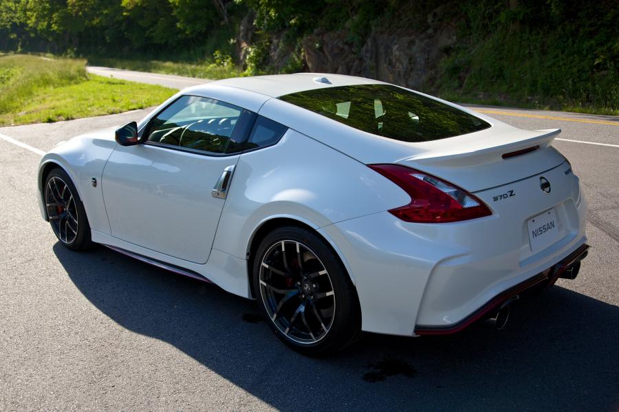  Nissan 370Z Nismo 2015 года  (US) (фото 28 из 62)
